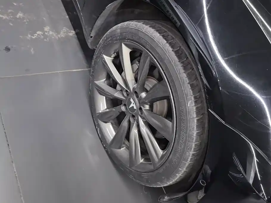 Tesla Model 3 — миниатюра 6