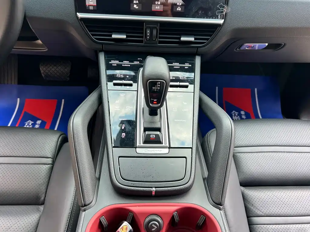 Porsche Cayenne — миниатюра 14