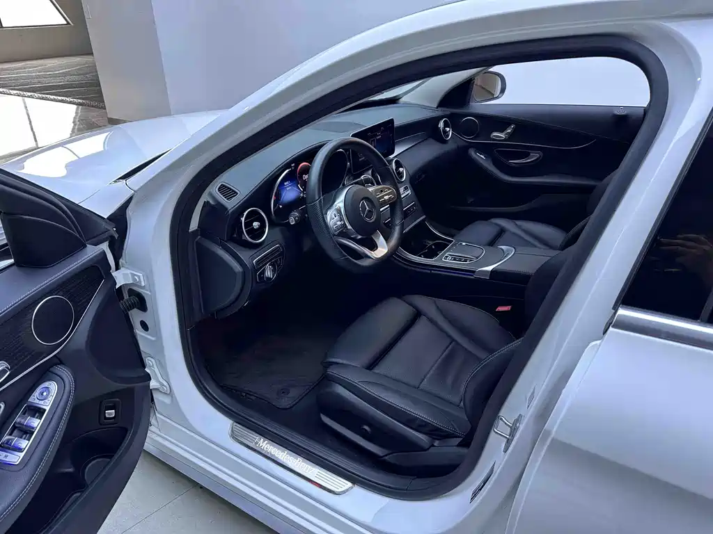 Mercedes-Benz C-Class — миниатюра 13