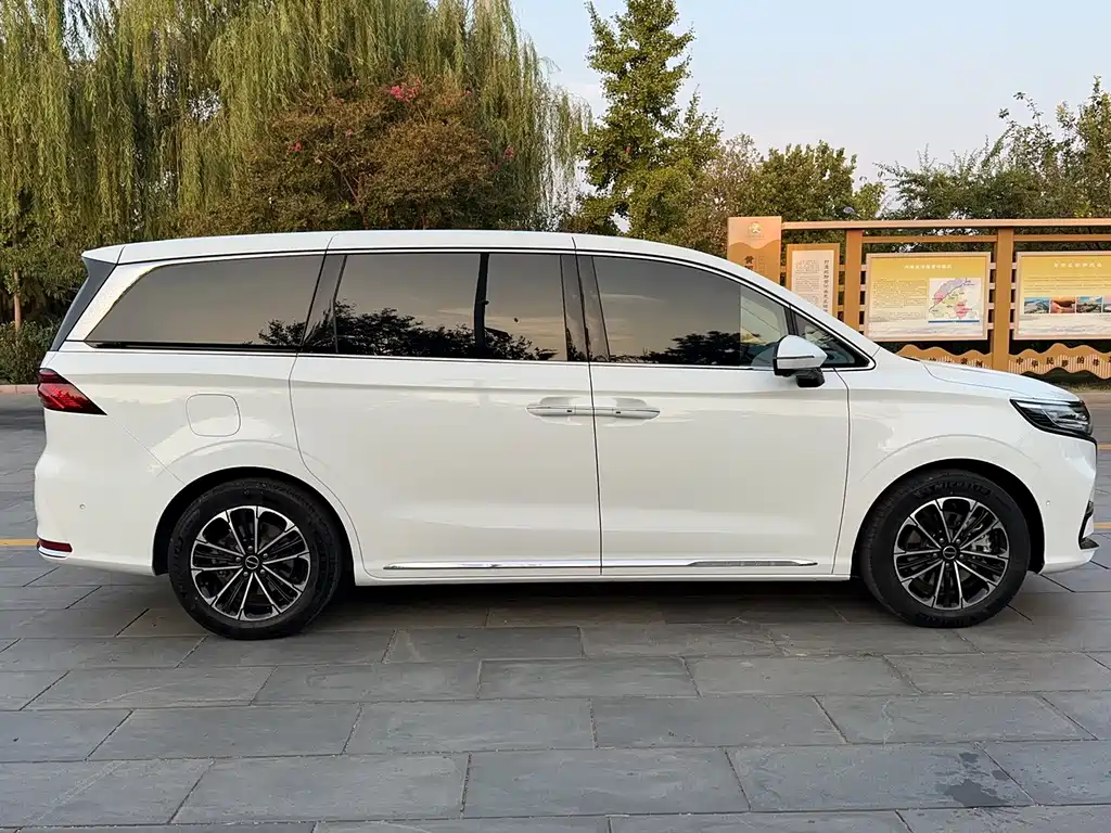 Roewe iMAX8 — миниатюра 7