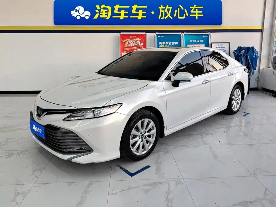 2021 Toyota Camry - zdjęcie 1 z 16