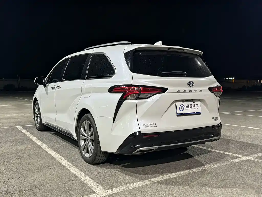 Toyota Sienna — миниатюра 4