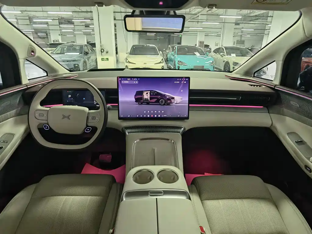 XPeng X9 — миниатюра 5