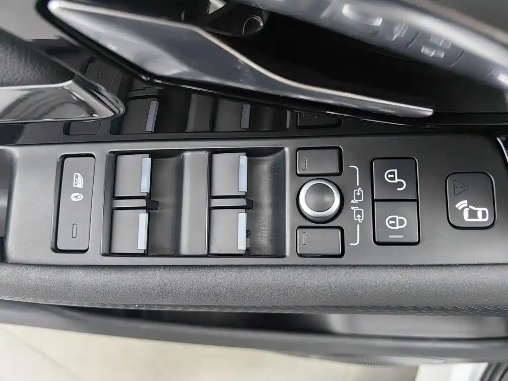Land Rover Evoque — миниатюра 9