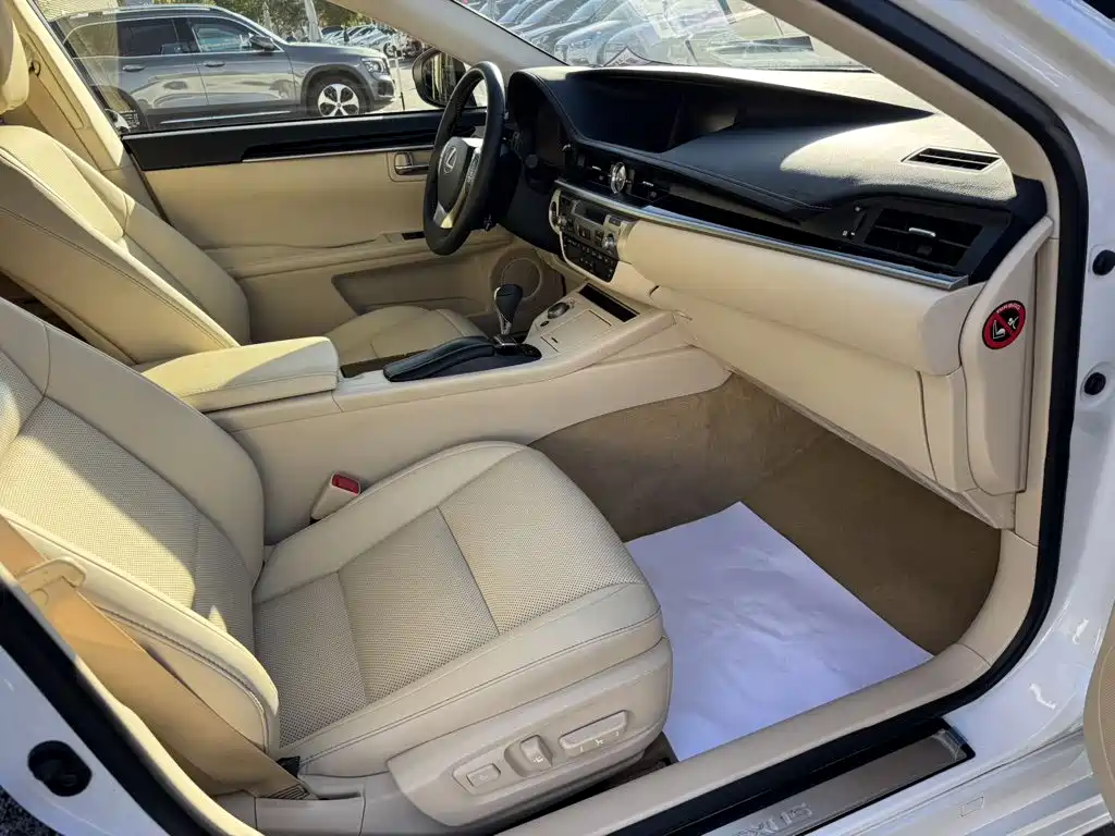Lexus ES — миниатюра 7