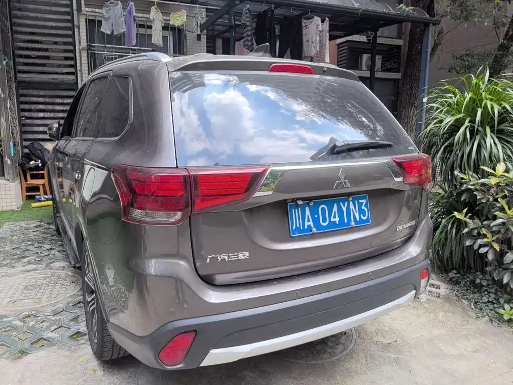 Mitsubishi Outlander — миниатюра 6