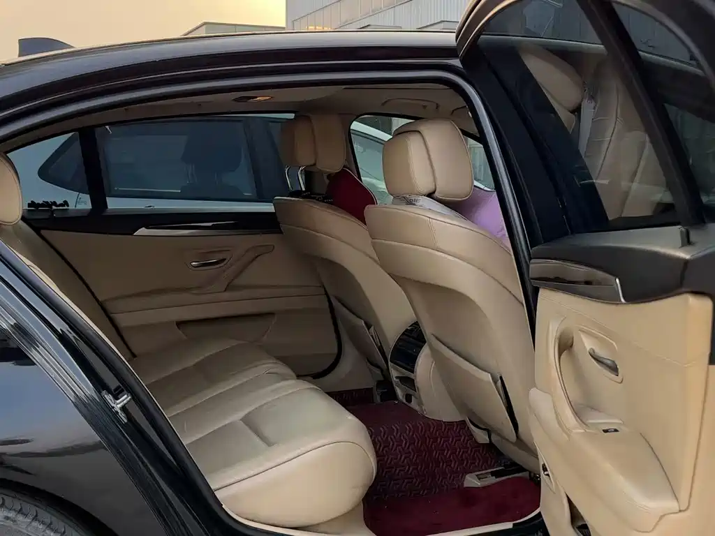 BMW 5 Series — миниатюра 2
