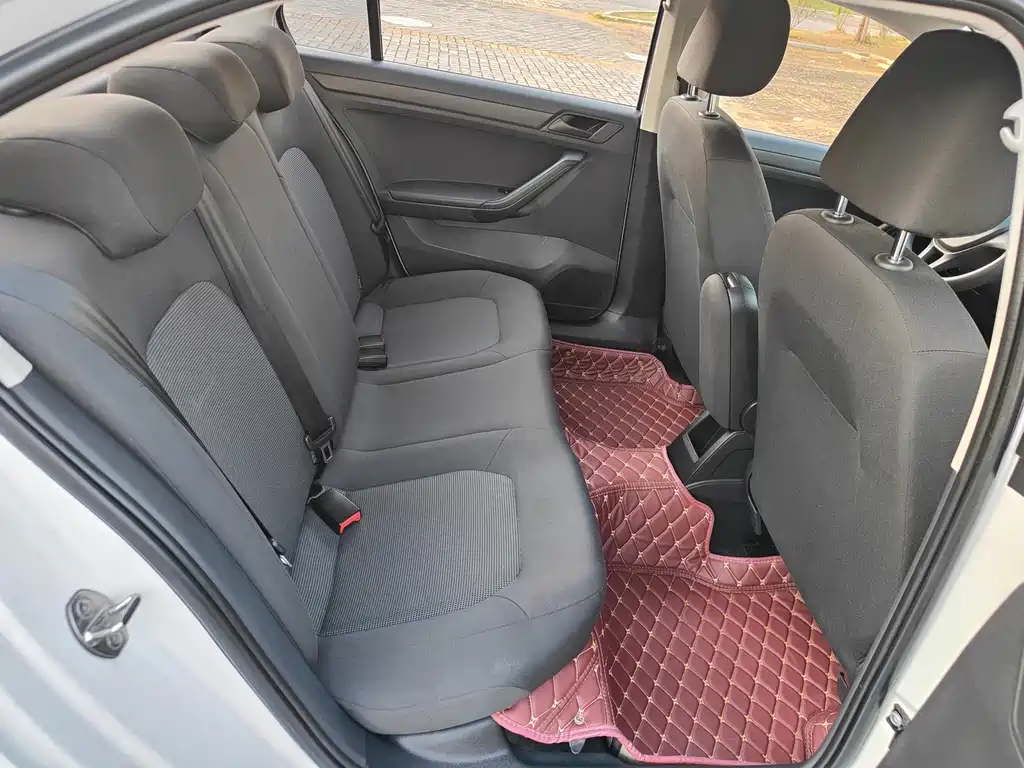 Volkswagen Jetta — миниатюра 12