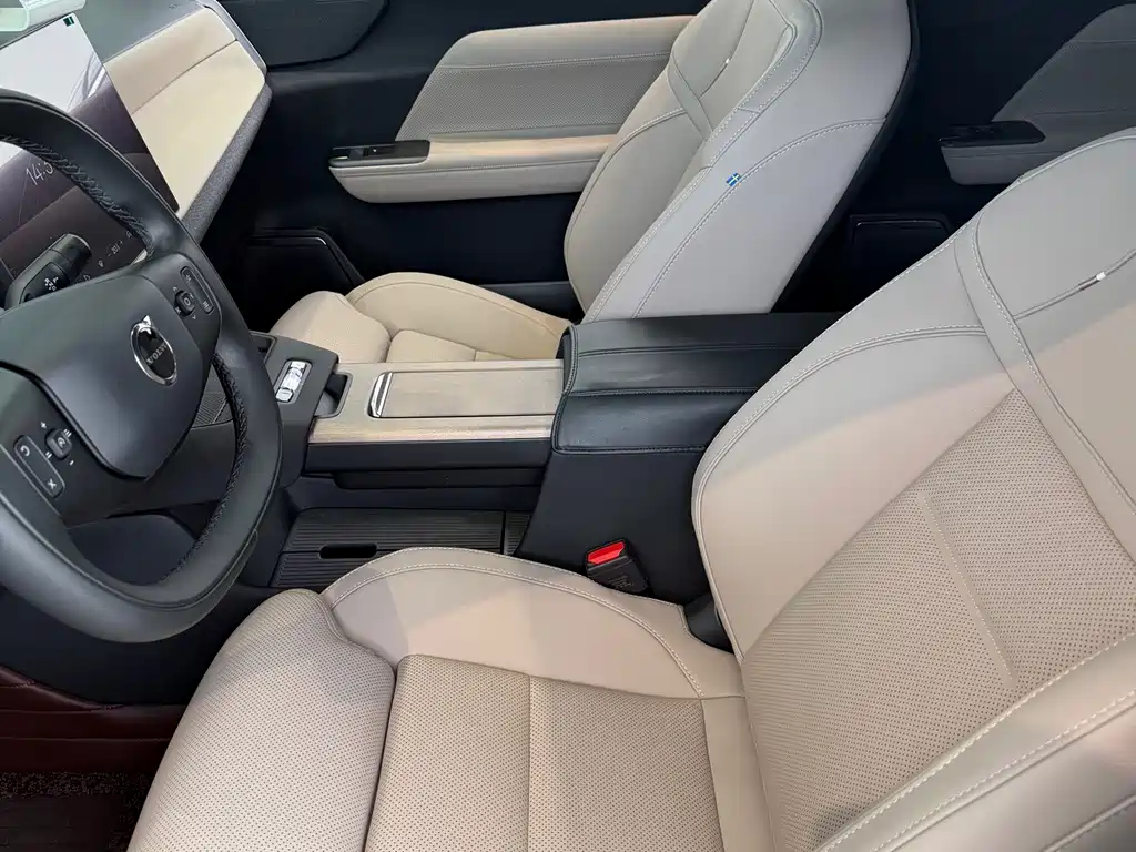 Volvo XC70 PHEV — миниатюра 6