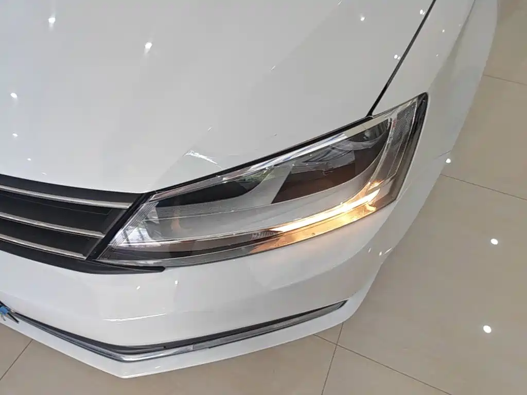 Volkswagen Sagitar — миниатюра 24