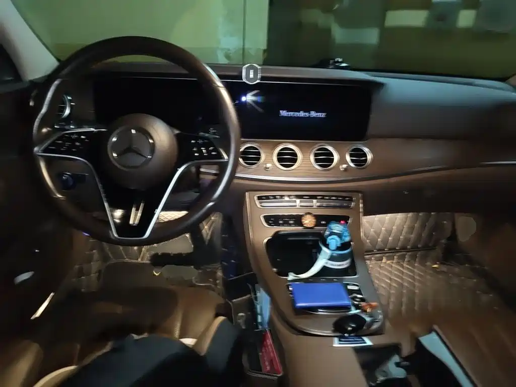 Mercedes-Benz E-Class — миниатюра 6