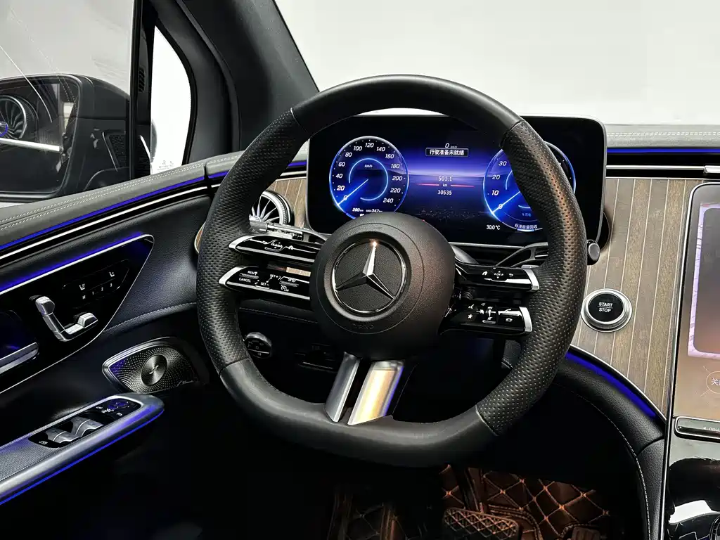 Mercedes-Benz EQE SUV — миниатюра 12