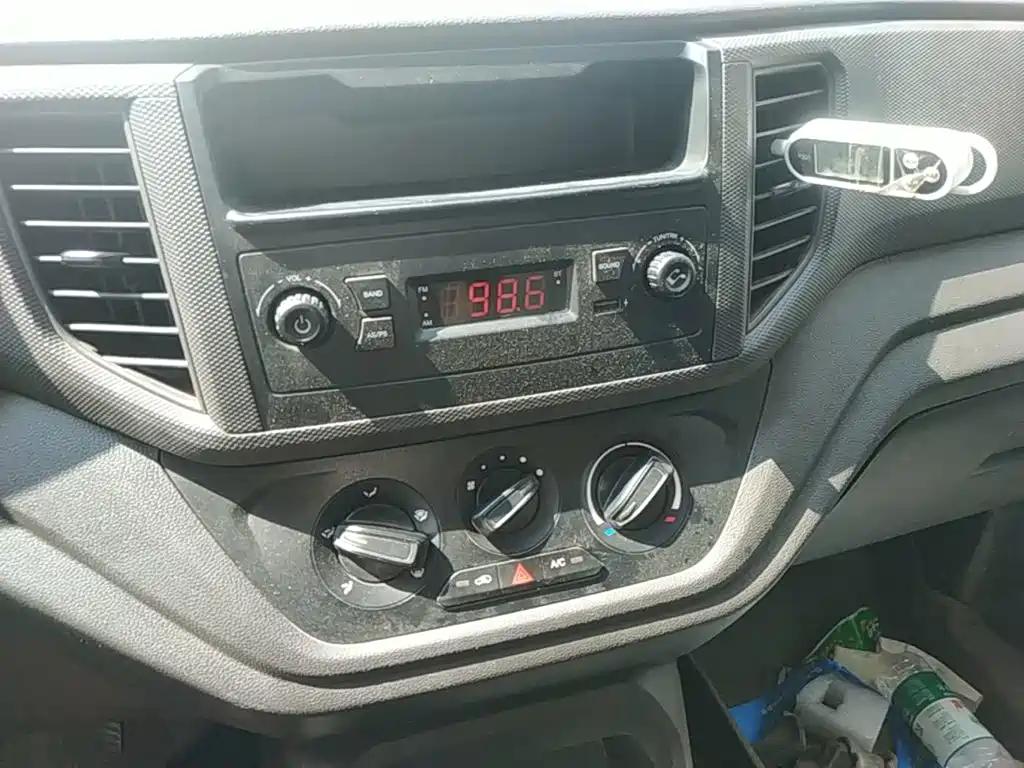 Wuling Hongguang V — миниатюра 13