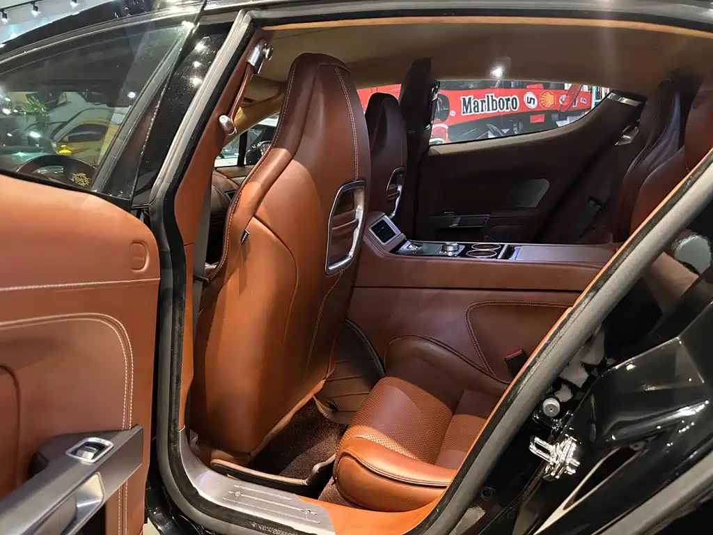 Aston Martin Rapide — миниатюра 11