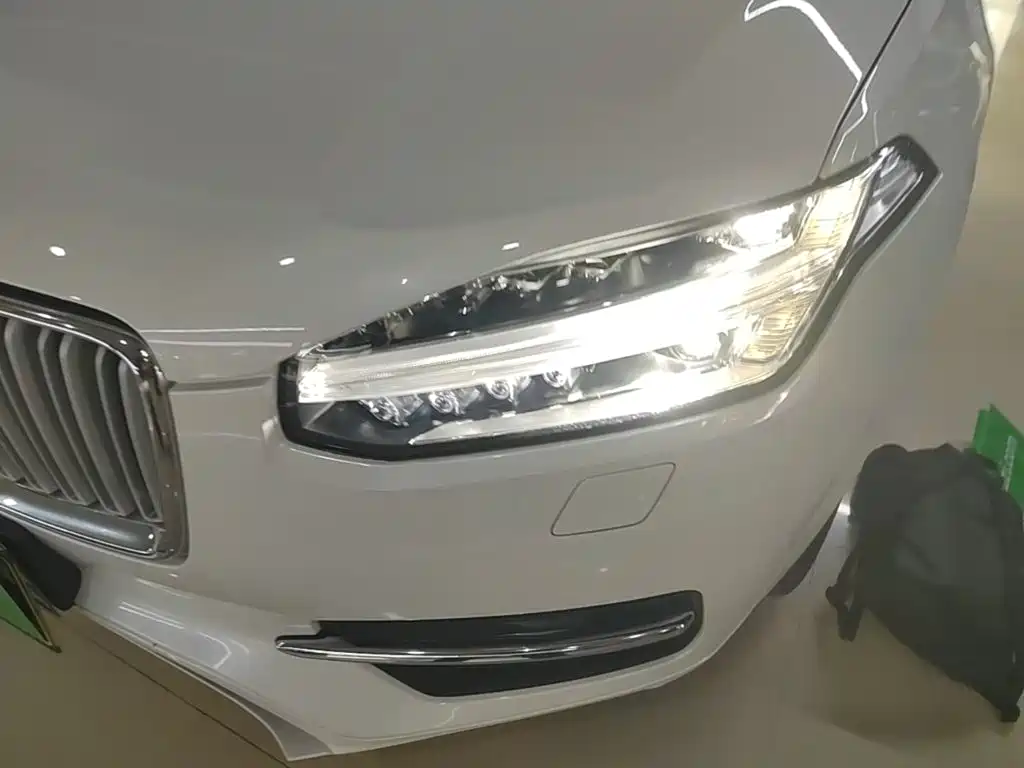 Volvo XC90 — миниатюра 24