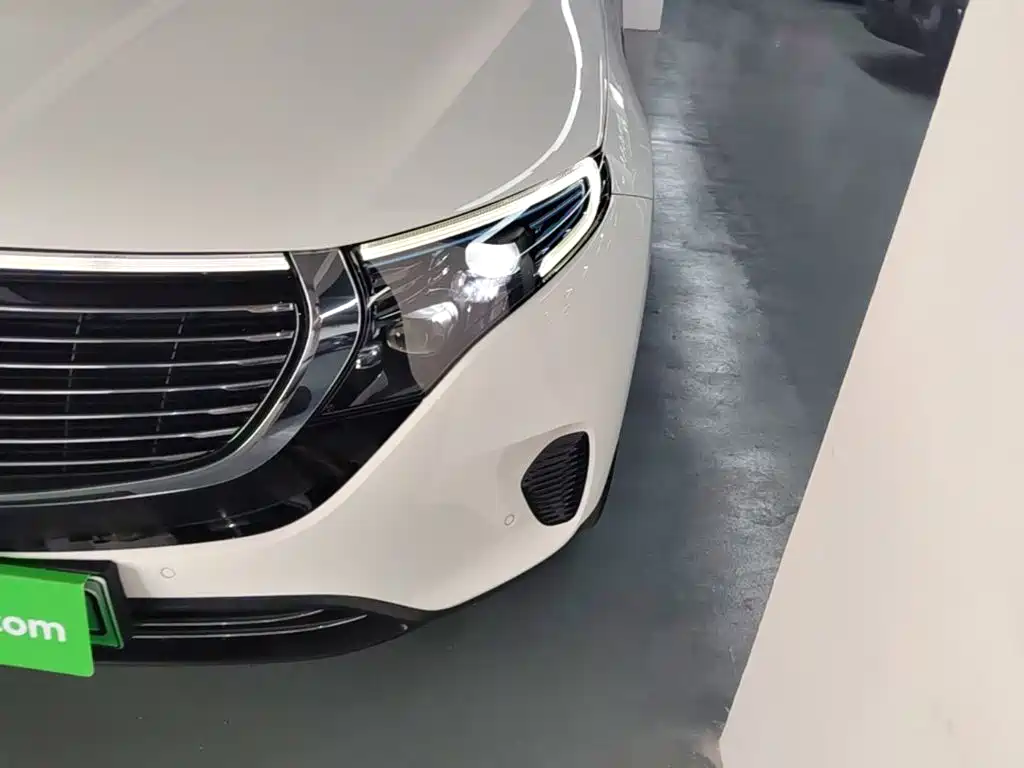 Mercedes-Benz EQC — миниатюра 24