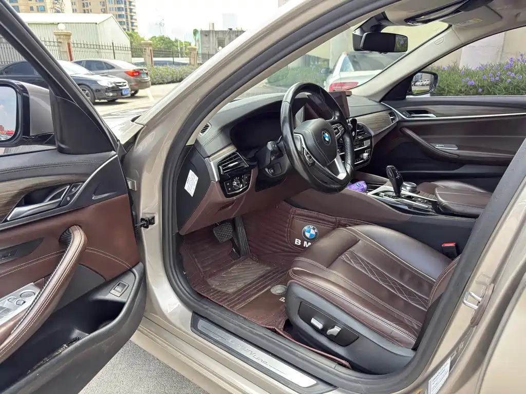 BMW 5 Series — миниатюра 4