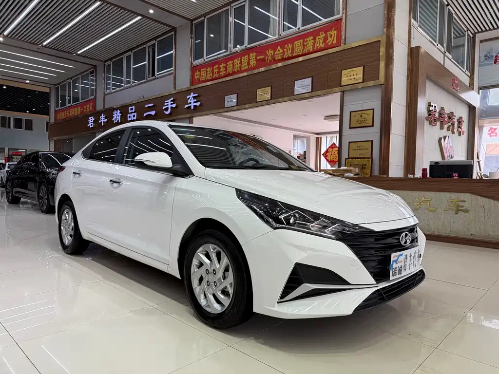 Hyundai Verna - фото 3