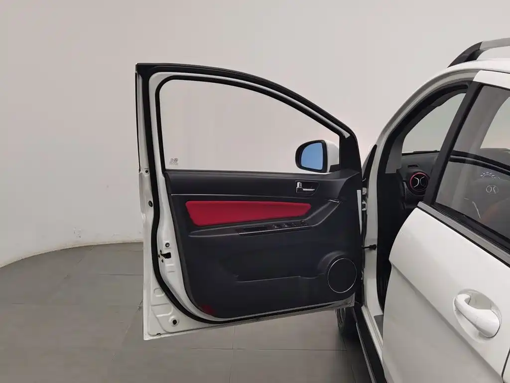BAIC Senova X25 — миниатюра 8