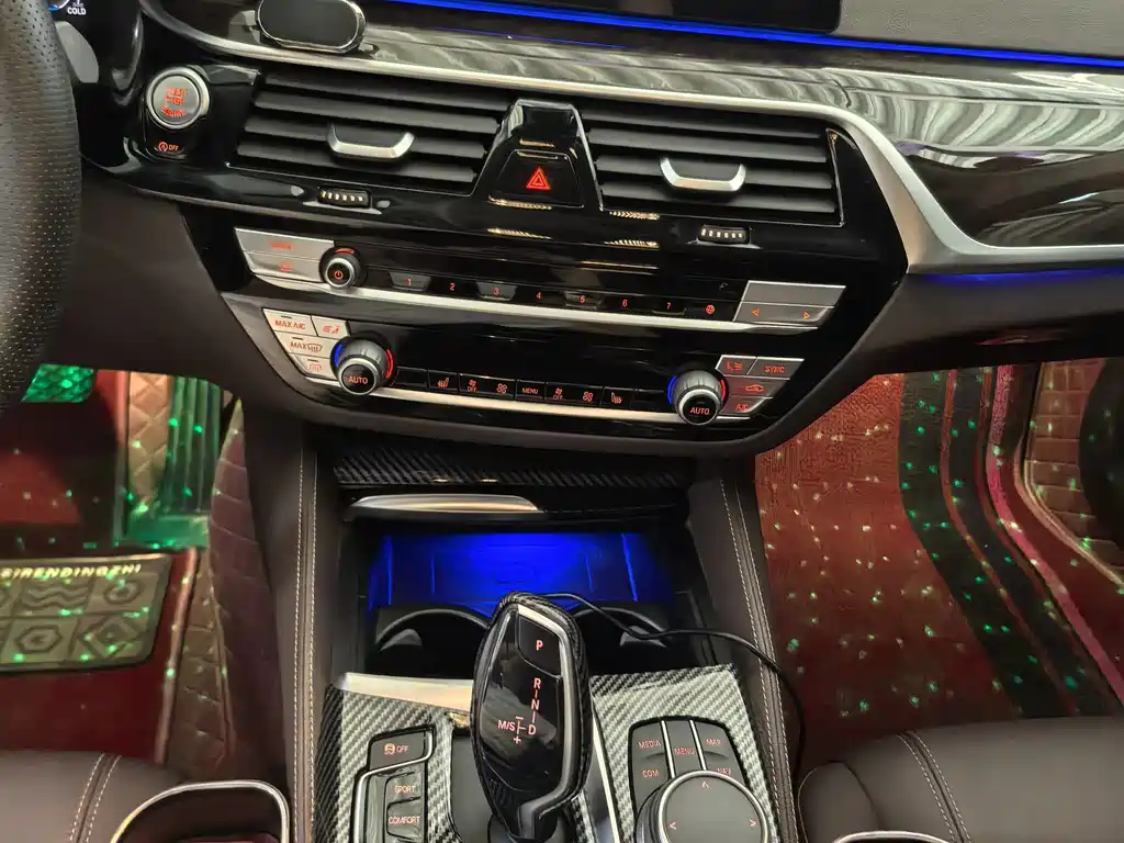 BMW 5 Series — миниатюра 10