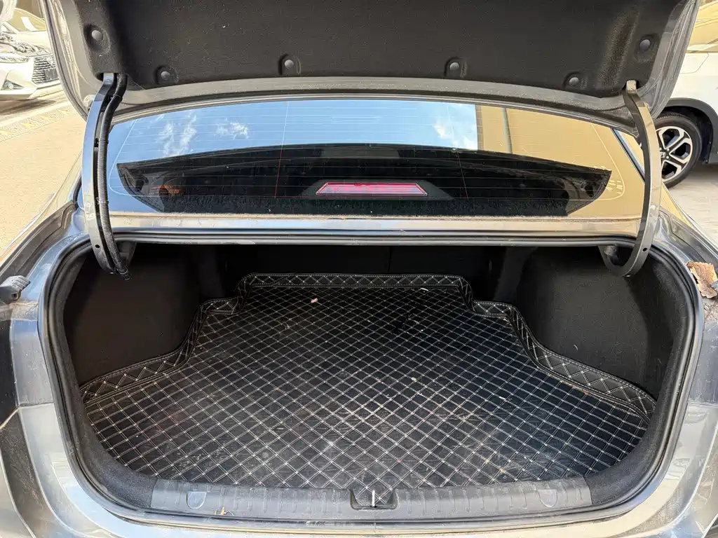 Geely Emgrand — миниатюра 10