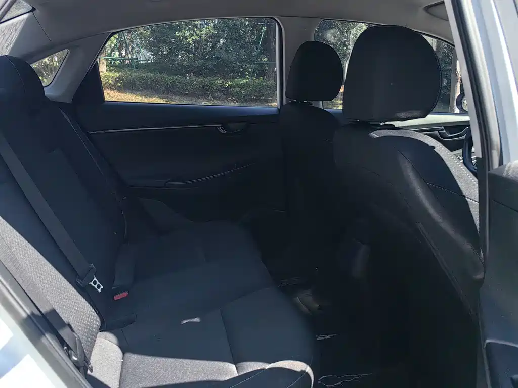 Hyundai Elantra — миниатюра 8