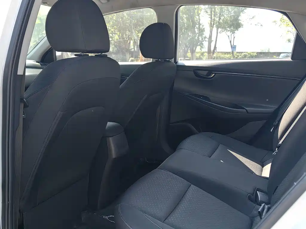Hyundai Elantra — миниатюра 5
