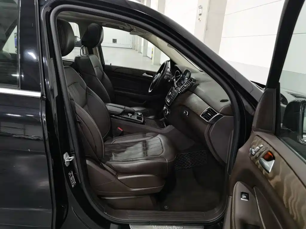 Mercedes-Benz GLE (Import) — миниатюра 23