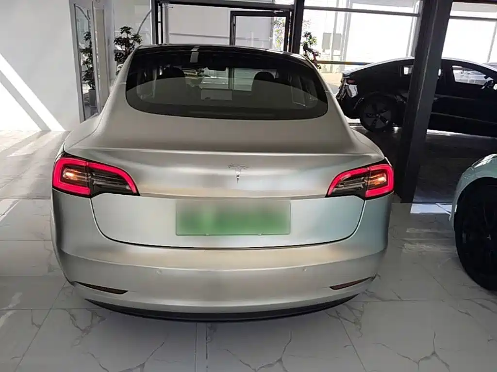 Tesla Model 3 — миниатюра 6