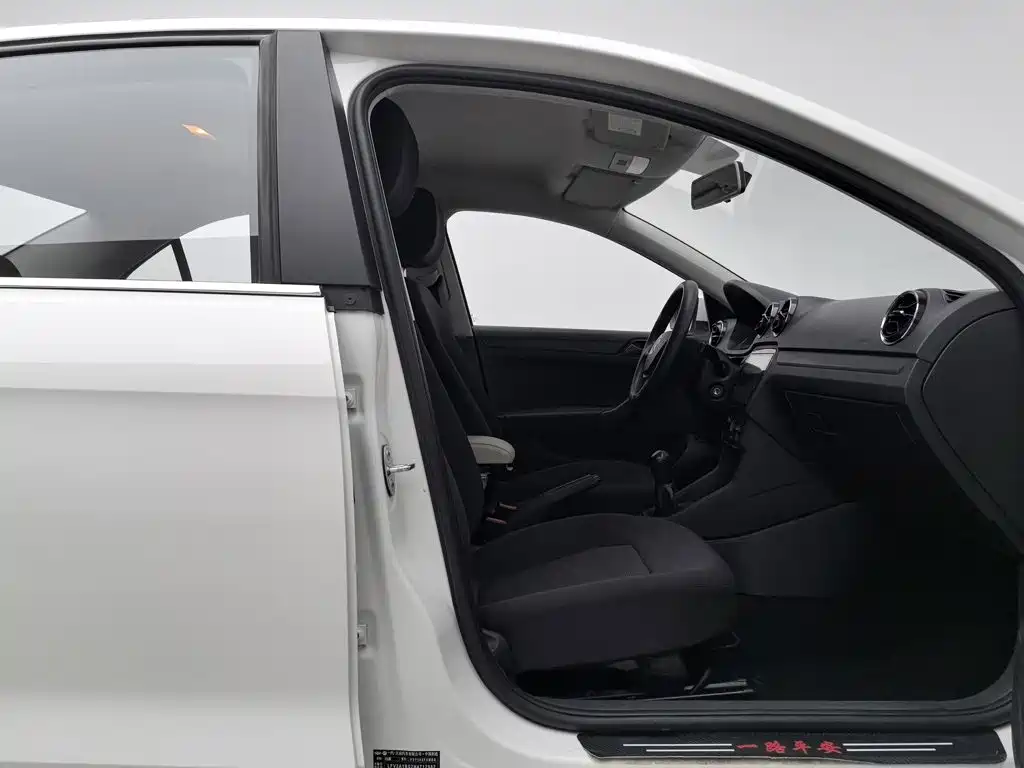 Volkswagen Jetta — миниатюра 23