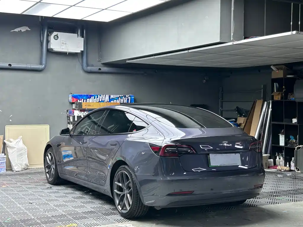 Tesla Model 3 — миниатюра 7