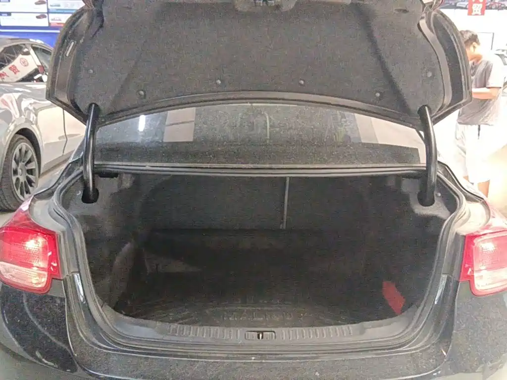 Chevrolet Malibu — миниатюра 19