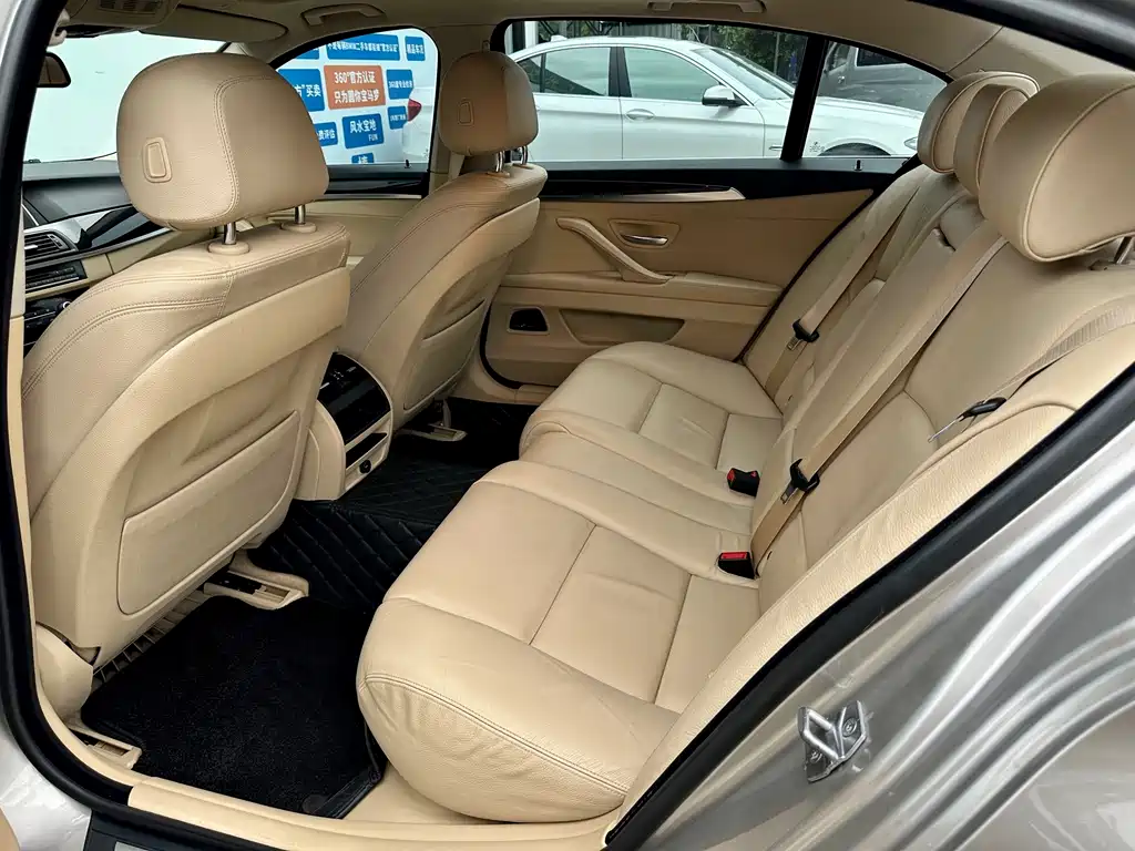 BMW 5 Series — миниатюра 9