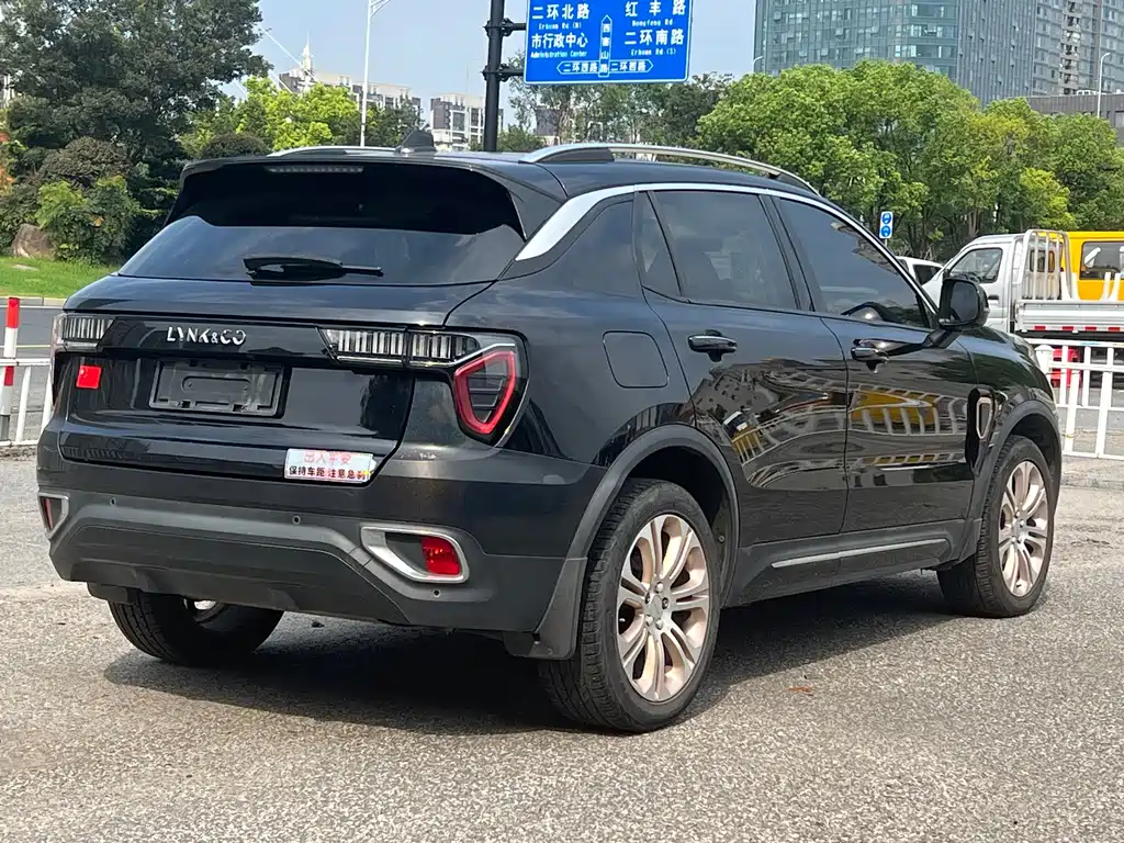 Lynk & Co 01 — миниатюра 5