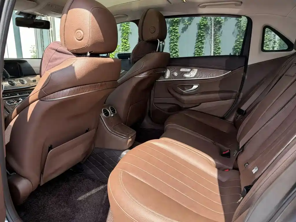 Mercedes-Benz E-Class — миниатюра 3