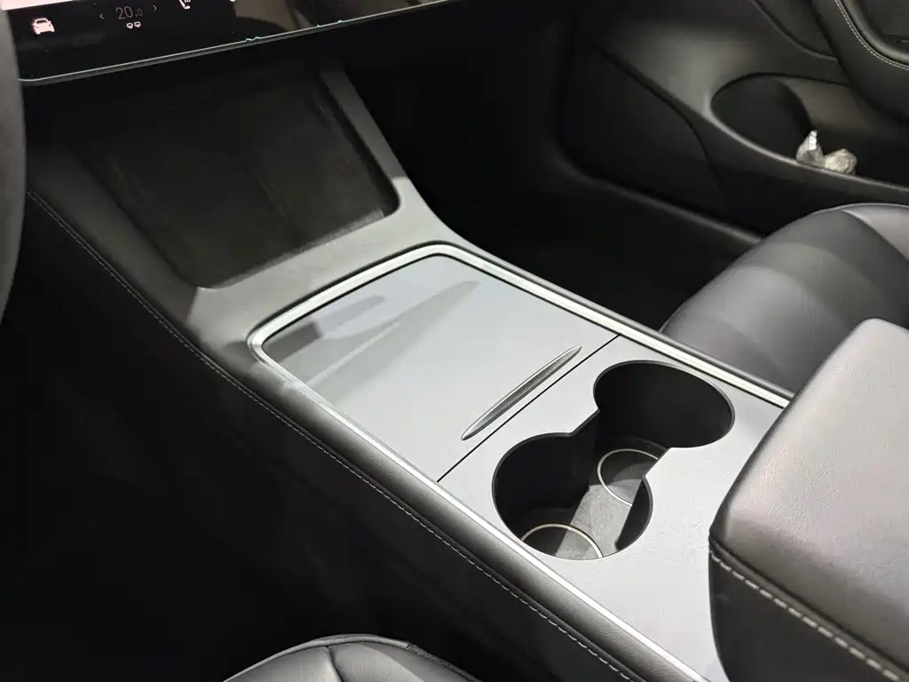 Tesla Model 3 — миниатюра 14