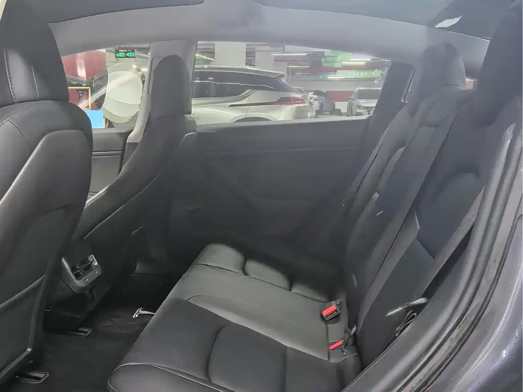Tesla Model 3 — миниатюра 4