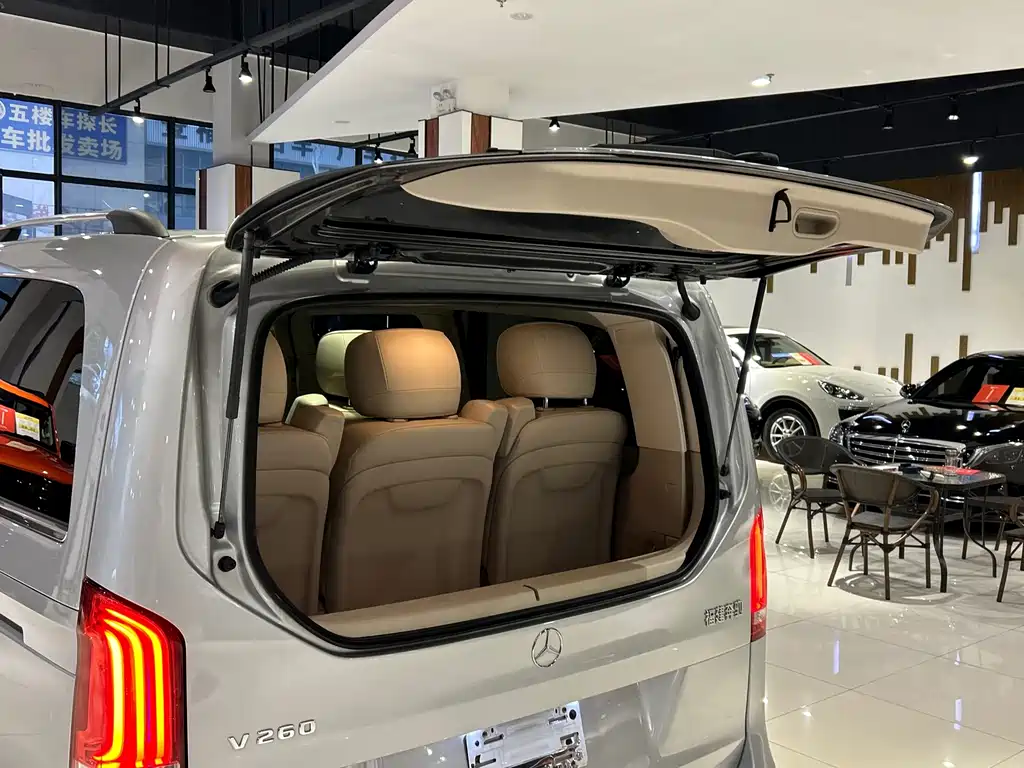 Mercedes-Benz V-Class — миниатюра 29