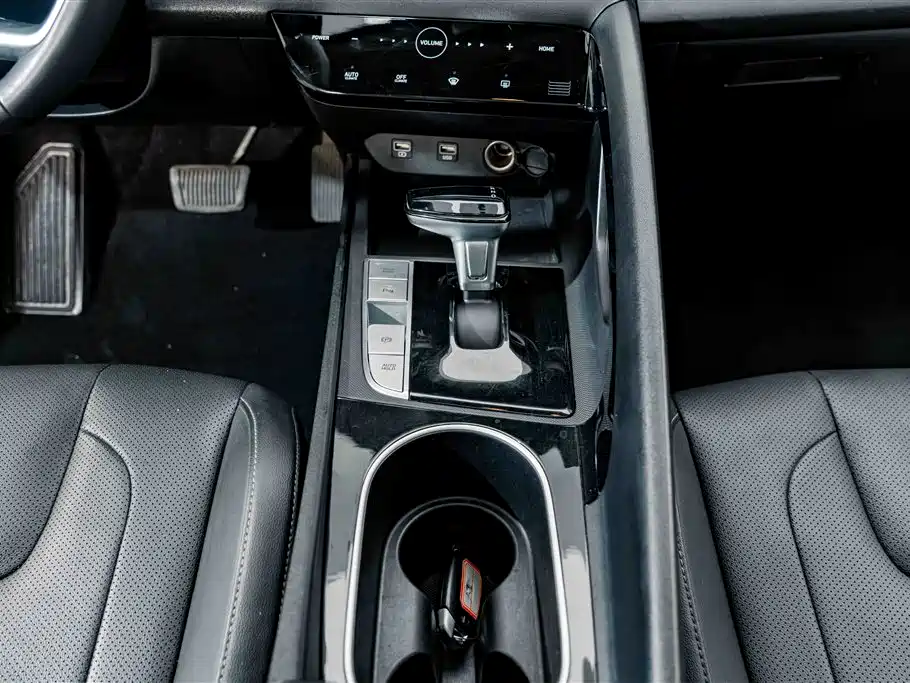 Hyundai Elantra — миниатюра 12