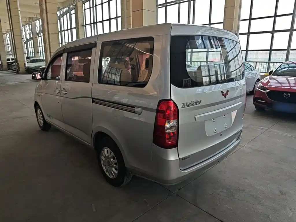 Wuling Rongguang V — миниатюра 5