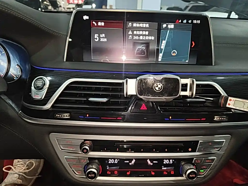BMW 7 Series — миниатюра 13