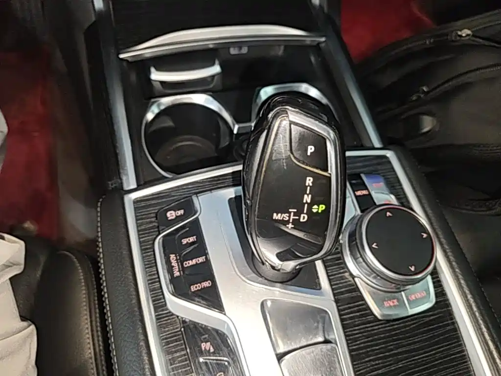BMW 7 Series — миниатюра 14
