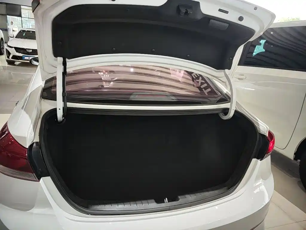 Hyundai Elantra — миниатюра 19