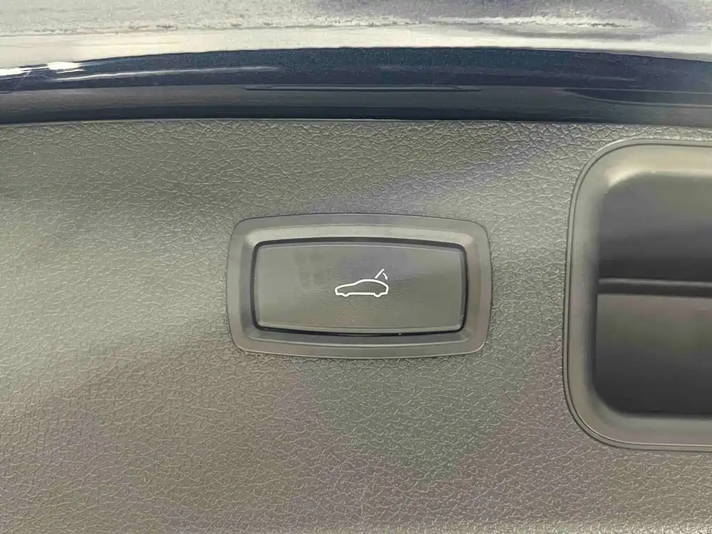 Porsche Macan — миниатюра 26