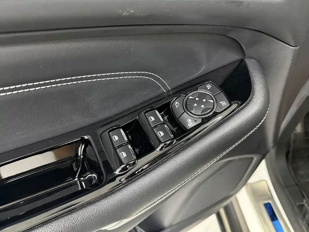 Ford Edge — миниатюра 9