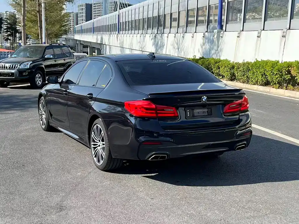 BMW 5 SERIES