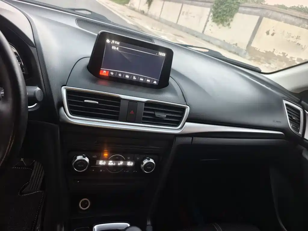Mazda 3 Axela — миниатюра 15