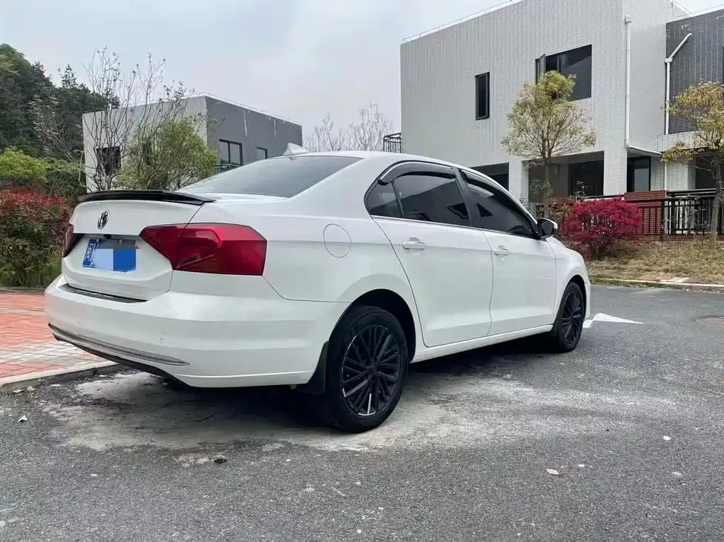 Volkswagen Jetta — миниатюра 6