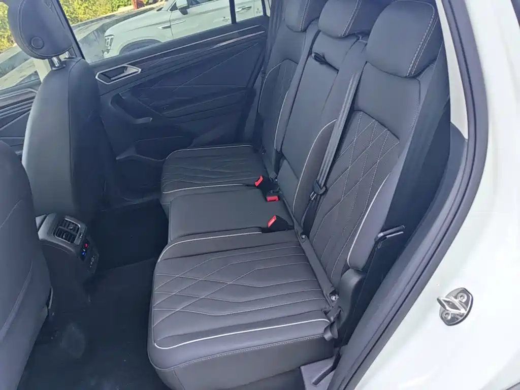 Volkswagen Tiguan L — миниатюра 17