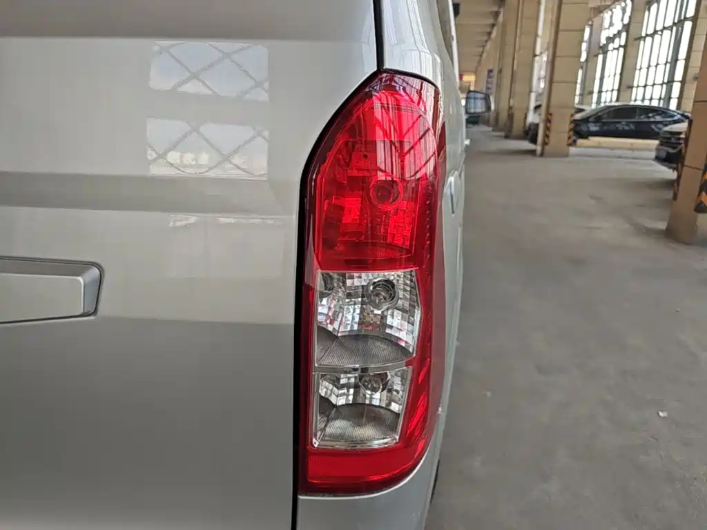 Wuling Rongguang V — миниатюра 8